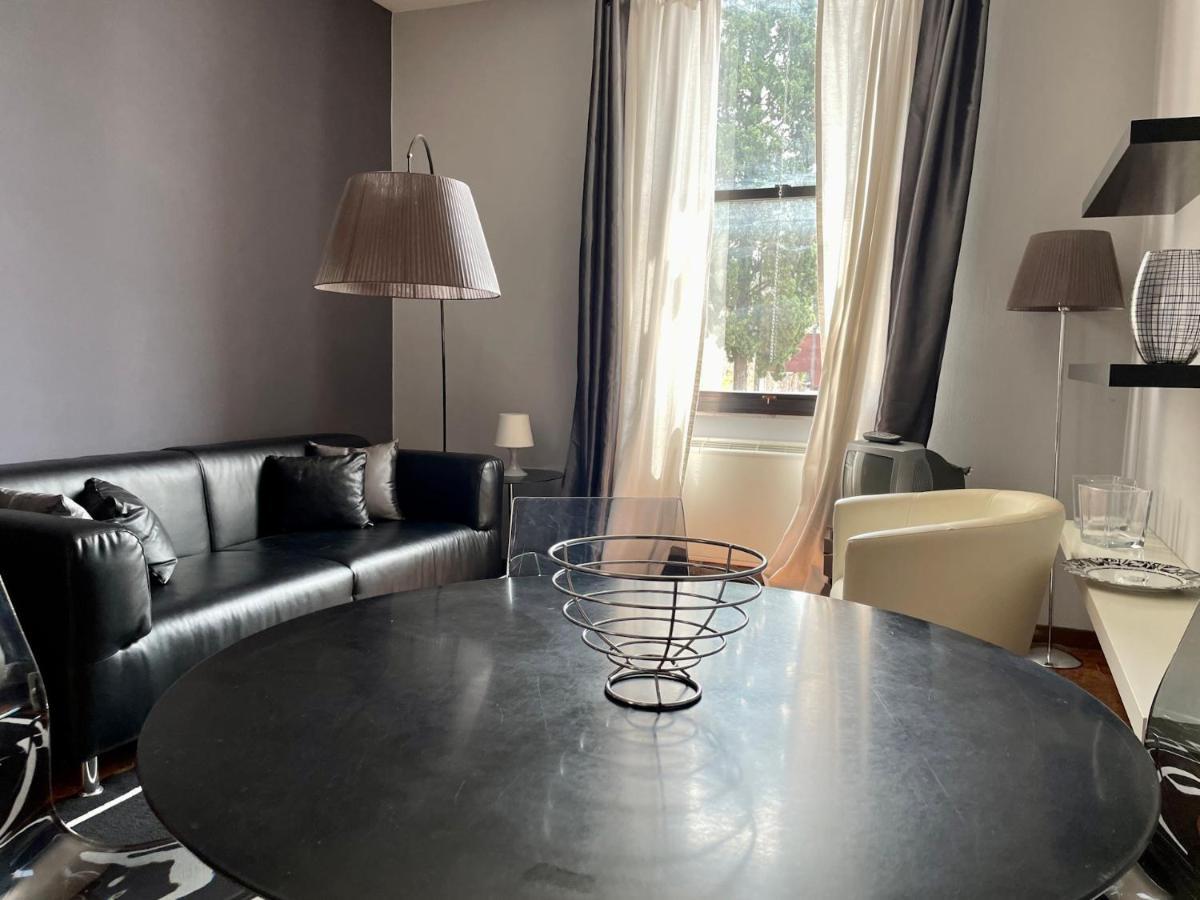 Apartamento Theater